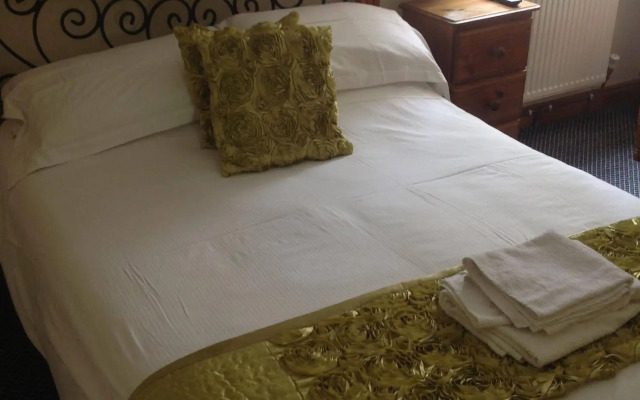 Glan Yr Afon Inn