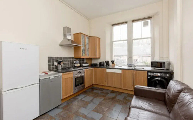 Silver Lining Lochrin Terrace Apartment