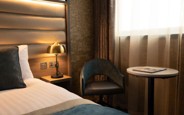 Carlton Hotel