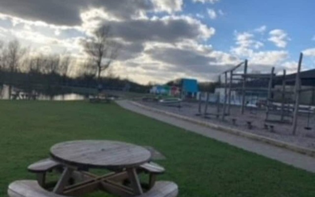 1 Bed Lodge Sleeps 4 - Pet Welcome - Fireplace