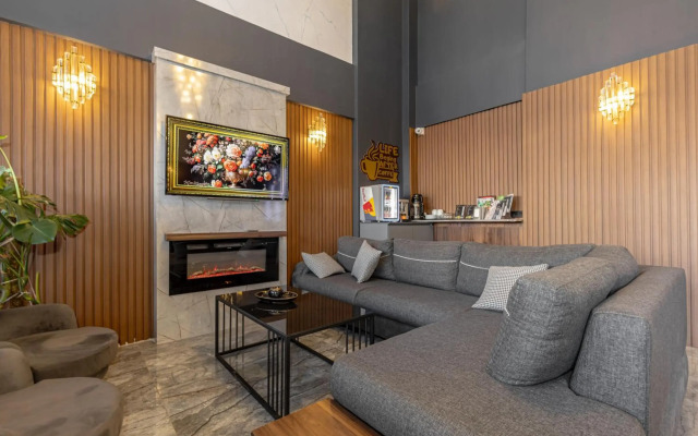 Loyal City Hotel