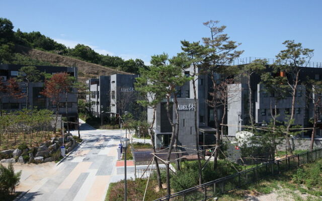 Adel-hyu Hotel