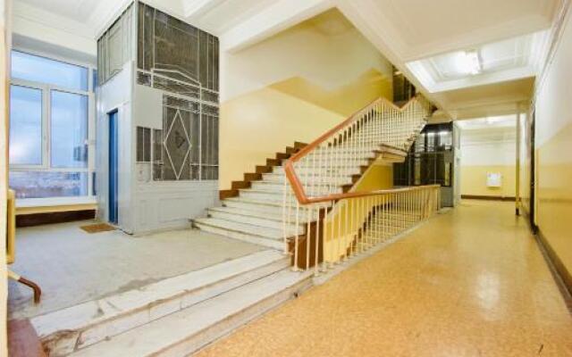 Gnezdnikovsky Pereulok Apartment