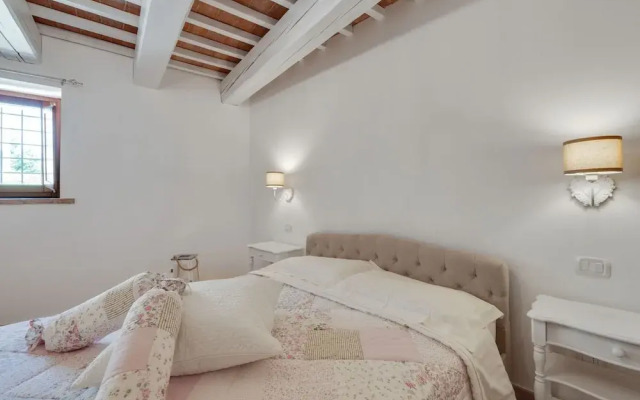 Stunning Apartment in Mombaroccio Near Metauro River