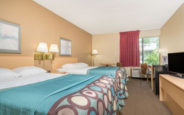 Super 8 Menomonie WI