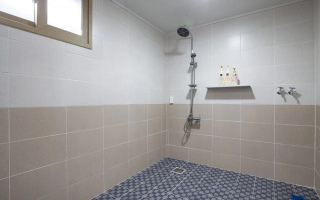 Jeju Flyjin House Pension