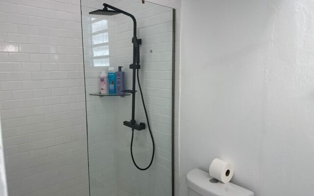 Gorgeous 1-Bedroom Beachside Suite