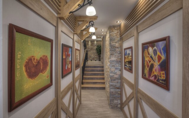 Villa Natural Wood