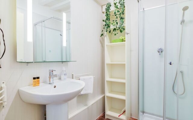 Lovely Apartment in Bayeux With Courtyard & Heating