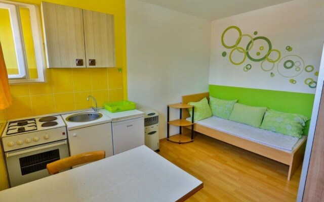 Sunny Apartment with private parking