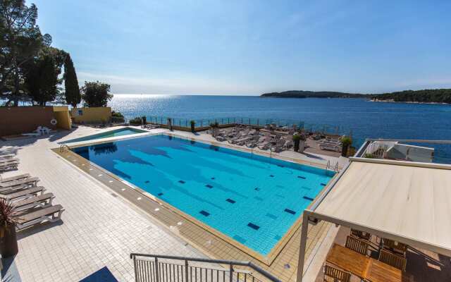 Splendid Golden Rocks Resort