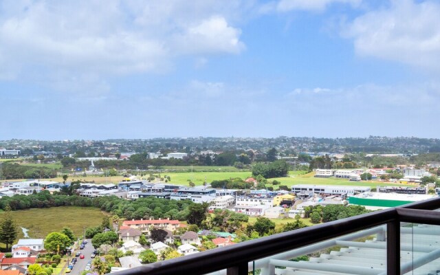 Sea City Views Takapuna Studio w Carpark