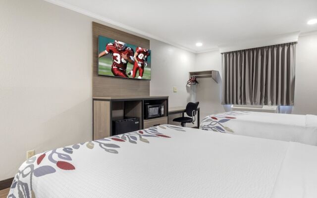 Red Roof Inn Suffolk