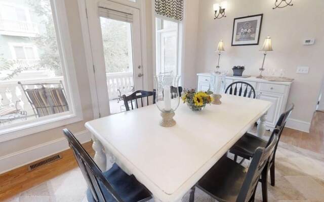 Palm Breeze 5 Bedroom Holiday Home