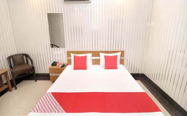 OYO 14533 Hotel Mohan
