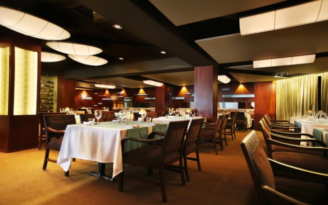 The Royal Islander – An All Suites Resort