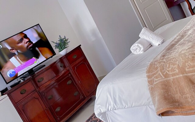 Kamsa Royal Guest House - Waterkloof Ridge