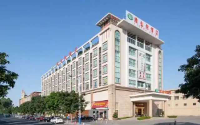 Vienna Hotel (Foshan West Railway Station Airport Branch)