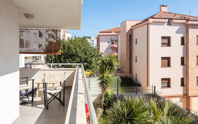Modern apt With Terrace 4 min Walk to the Beach