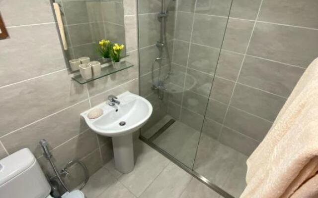 Seaside Maisonette 200M from sea