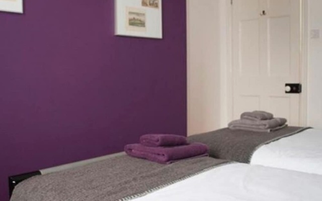 Lovely Holiday Home in Gloucester Near Waterways Museum