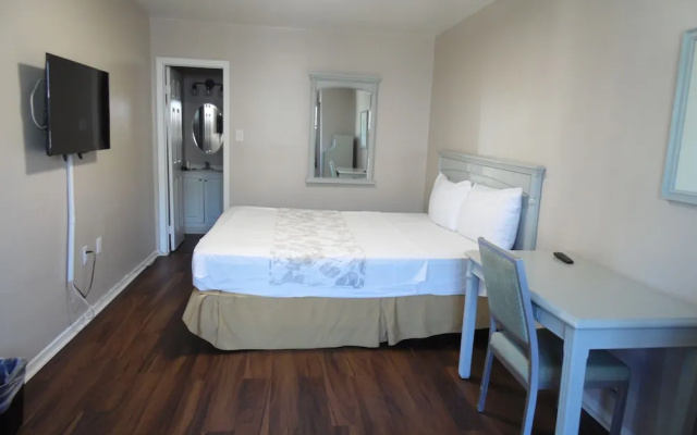 Elsinore Hot Springs & Lodge