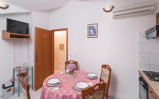 Nice Apartment in Supetar With 3 Bedrooms, Wifi and Outdoor Swimming Pool