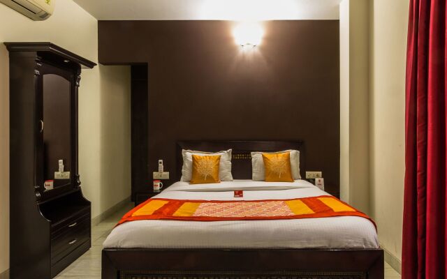 OYO 6796 Retreat Suites Inn