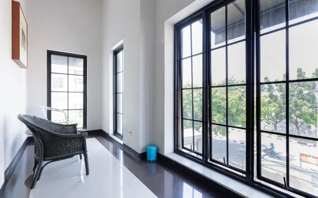 RedDoorz Plus near Mall Slipi Jaya