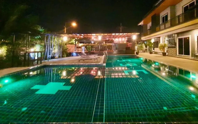 365 Place Maikhao