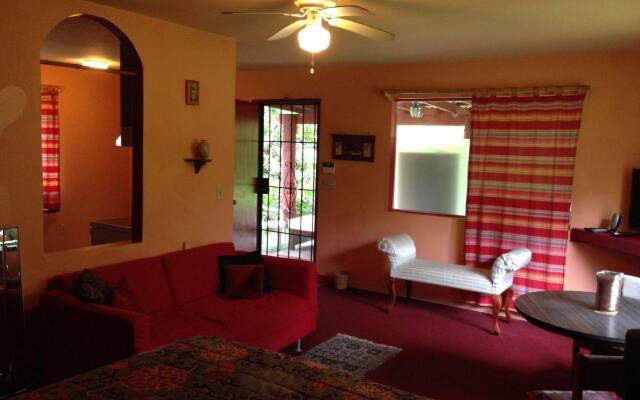 Hedonisia Hawaii Eco-Hostel Community