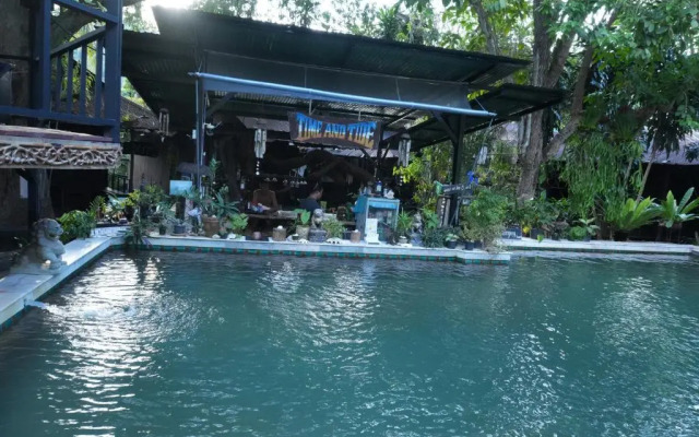Tropical Garden Bungalow