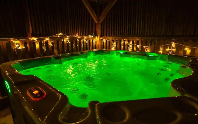 Mountain Stay With Hot Tub