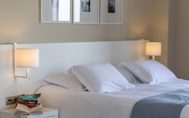 Acroterra Rosa Luxury Suites & Spa