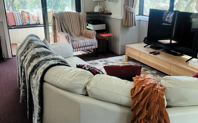 Mountain Retreat Suitable for 2 Families, Sleeps 8