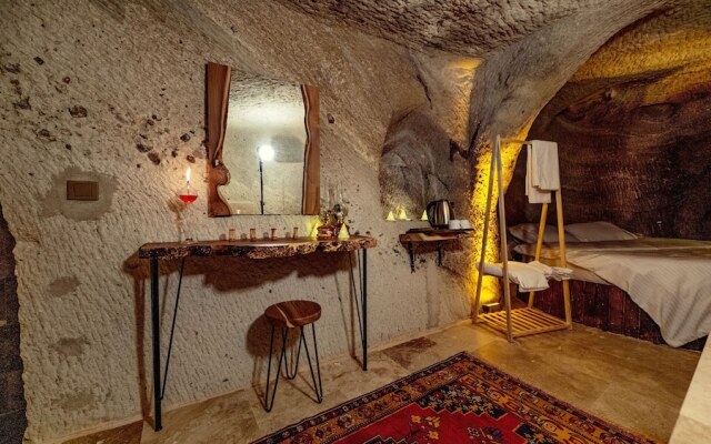 Crassula Cave Hotel