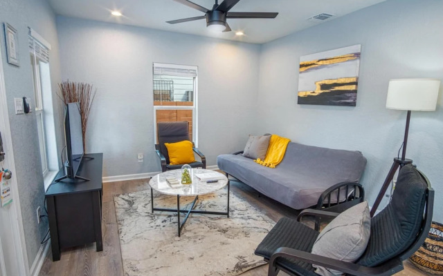 Charming 3br/1ba Close to Vibrant Downtown