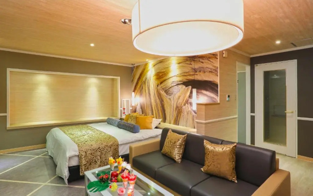 HOTEL A LA MODE - Adult Only