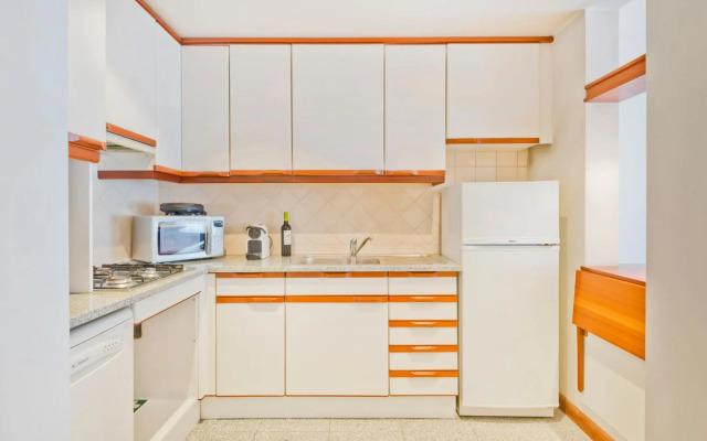 BmyGuest - Central Garage Apartment