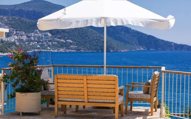 Pier House