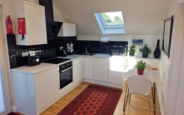 Blue Hills Luxury Coastal Apartment