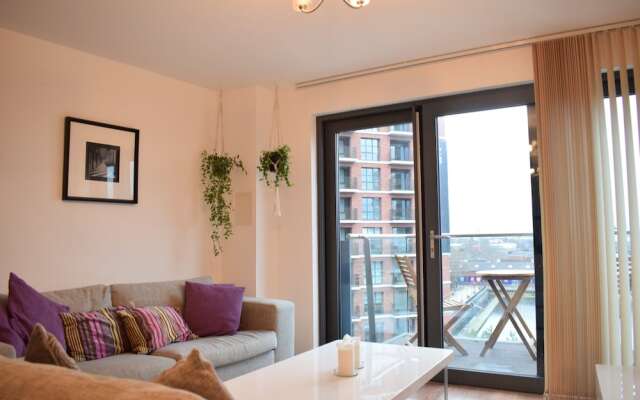 Modern 2 Bed Flat With Balcony in Canada Water