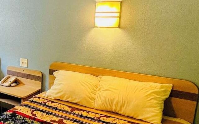 Relax Inn
