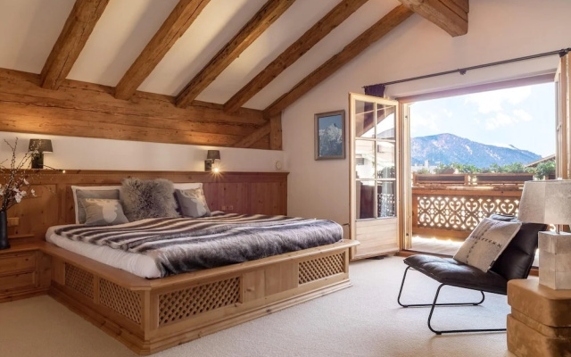 Exclusive Tyrolean Chalet Near Ski Lifts