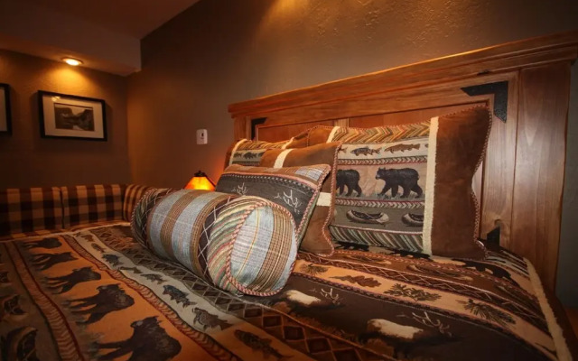 Four O'clock Lodge B05