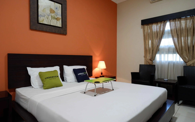 Urbanview Hotel Solo Tiara