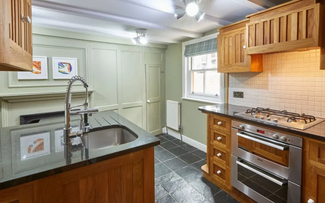 Host Stay Henderson House
