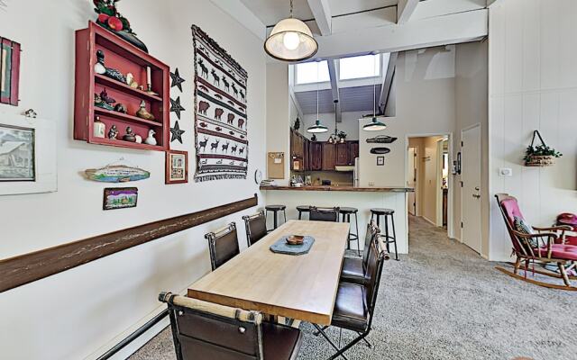 3251chat 4 Bedroom Condo