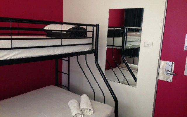 Nomads Sydney - Hostel