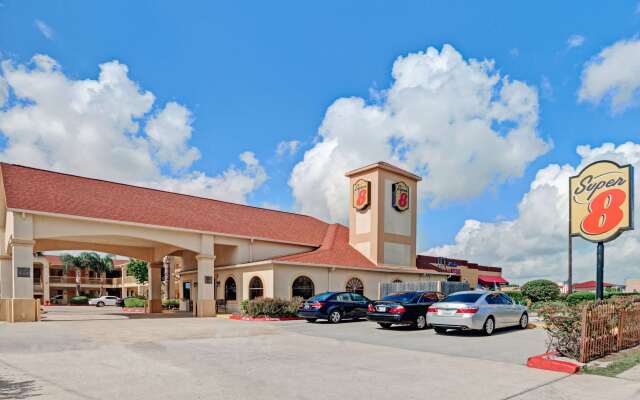 Super 8 by Wyndham Houston Hobby Airport South